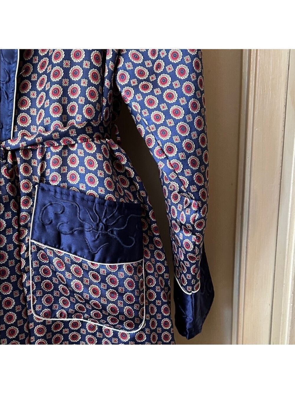Jiangnan China Men’s Navy and Red Patterned Quilted Robe size L - Picture 6 of 12